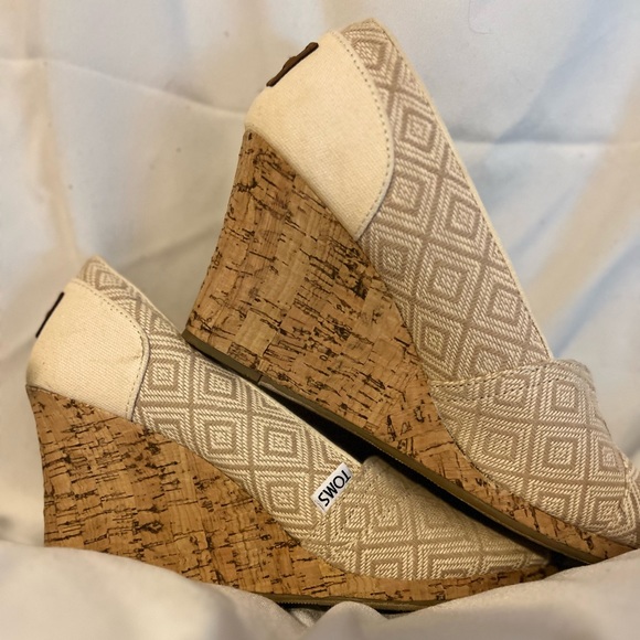Toms Peep Toe Cork Wedges- Size 9.5 - Picture 2 of 7